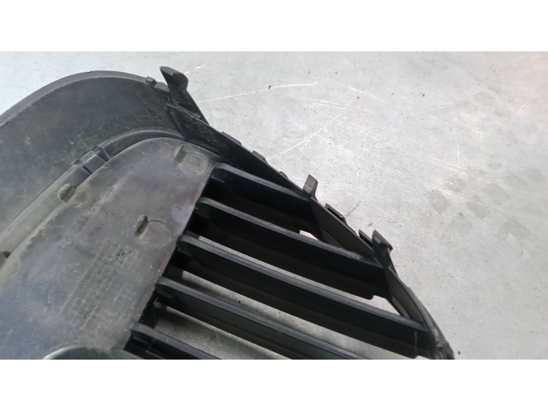 Recambio de rejillas capo para seat ibiza iii (6l1) 1.4 16v referencia OEM IAM    Recambio de rejillas capo para seat ibiza iii (6l1) 1.4 16v referencia OEM IAM