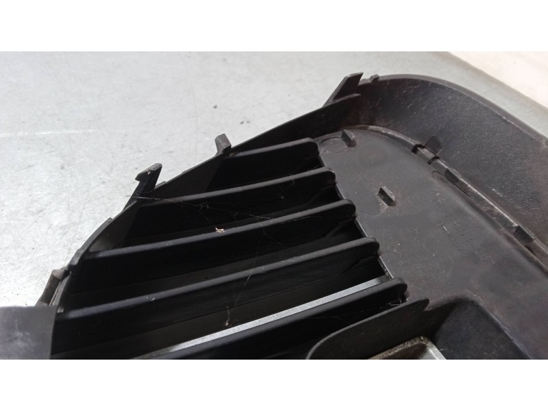 Recambio de rejillas capo para seat ibiza iii (6l1) 1.4 16v referencia OEM IAM    Recambio de rejillas capo para seat ibiza iii (6l1) 1.4 16v referencia OEM IAM