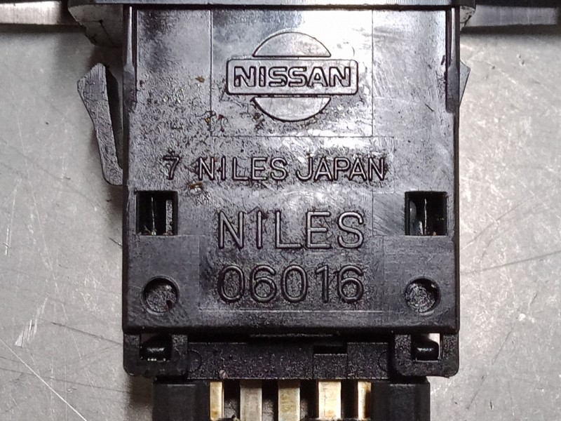 Recambio de warning para nissan primera hatchback (p12) 2.0 referencia OEM IAM    Recambio de warning para nissan primera hatchback (p12) 2.0 referencia OEM IAM