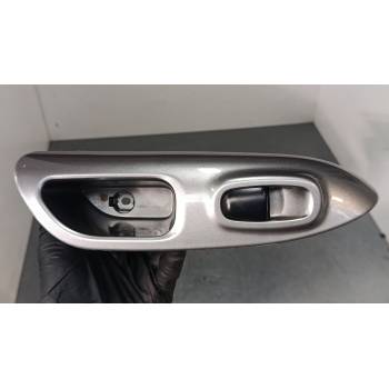 MANDO ELEVALUNAS TRASERO DERECHO 829601KA2A 