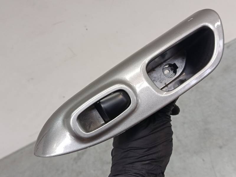 MANDO ELEVALUNAS TRASERO IZQUIERDO 829611KA2A 