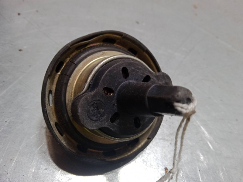 Recambio de tapon combustible para land rover range rover iii (l322) 4.4 4x4 referencia OEM IAM    Recambio de tapon combustible para land rover range rover iii (l322) 4.4 4x4 referencia OEM IAM