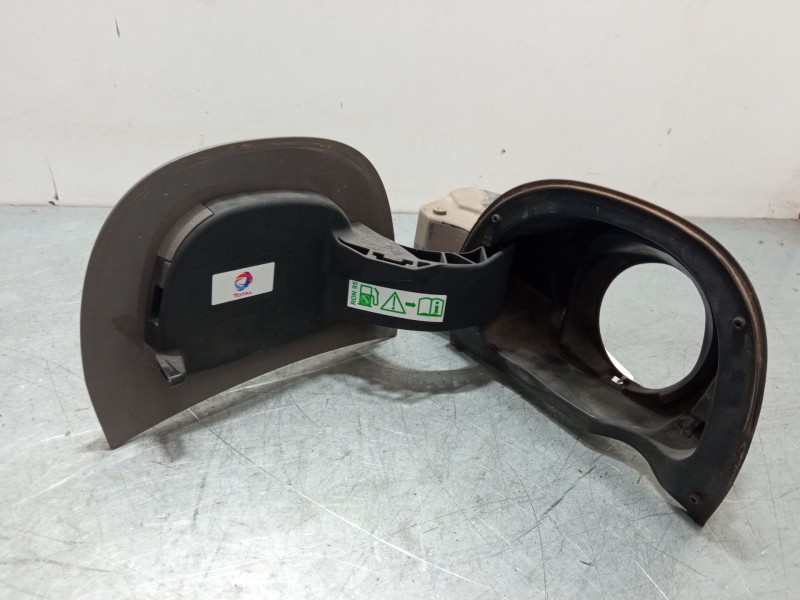 Recambio de tapa exterior combustible para citroën c4 cactus 1.2 vti 82 referencia OEM IAM    Recambio de tapa exterior combustible para citroën c4 cactus 1.2 vti 82 referencia OEM IAM
