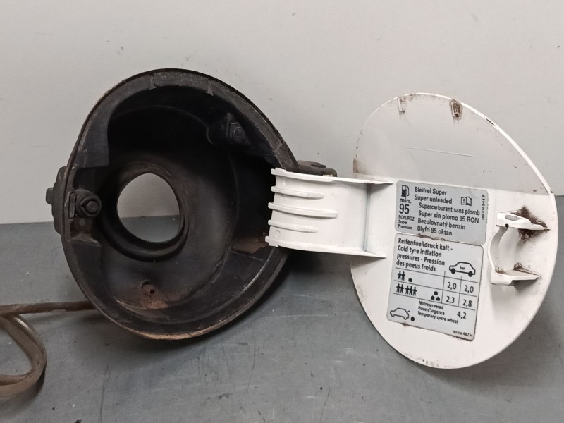 Recambio de tapa exterior combustible para volkswagen golf vi (5k1) 1.2 tsi referencia OEM IAM    Recambio de tapa exterior combustible para volkswagen golf vi (5k1) 1.2 tsi referencia OEM IAM