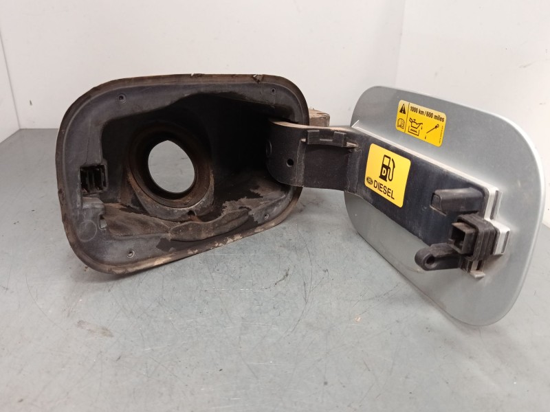 Recambio de tapa exterior combustible para land rover discovery iii (l319) 2.7 td 4x4 referencia OEM IAM    Recambio de tapa exterior combustible para land rover discovery iii (l319) 2.7 td 4x4 referencia OEM IAM