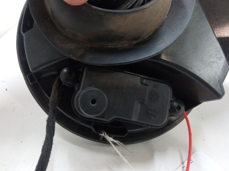 Recambio de tapa exterior combustible para audi a1 sportback (8xa, 8xf) 1.2 tfsi referencia OEM IAM   