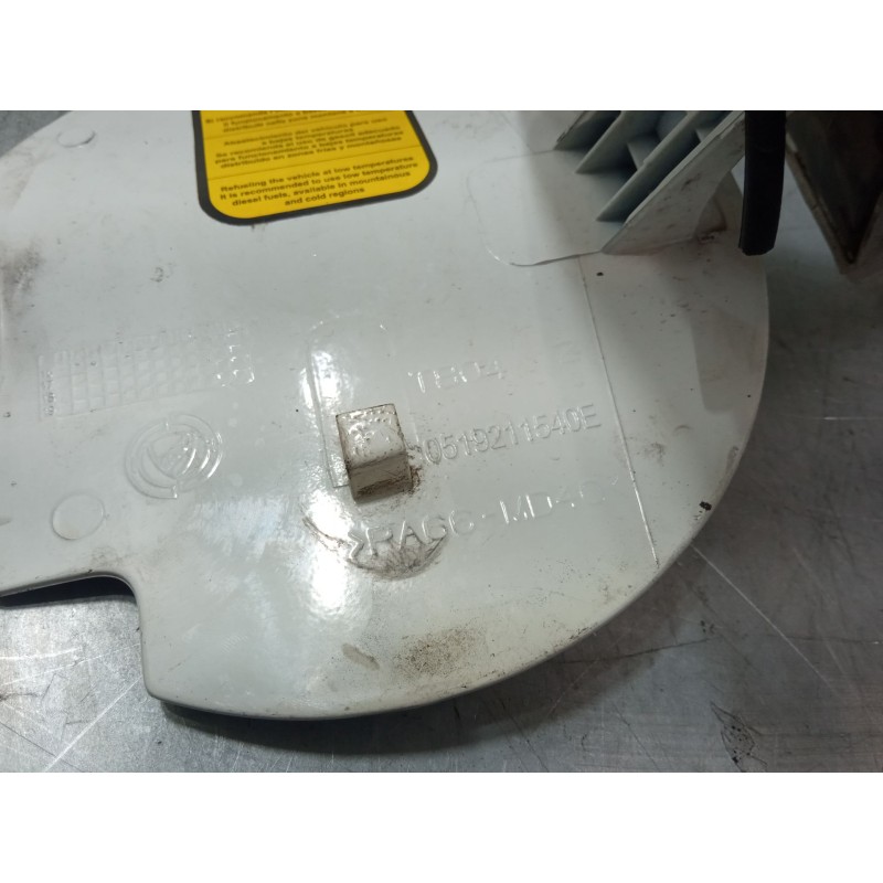Recambio de tapa exterior combustible para fiat doblo furgoneta/monovolumen (223_) 1.3 jtd 16v multijet referencia OEM IAM    Recambio de tapa exterior combustible para fiat doblo furgoneta/monovolumen (223_) 1.3 jtd 16v multijet referencia OEM IAM