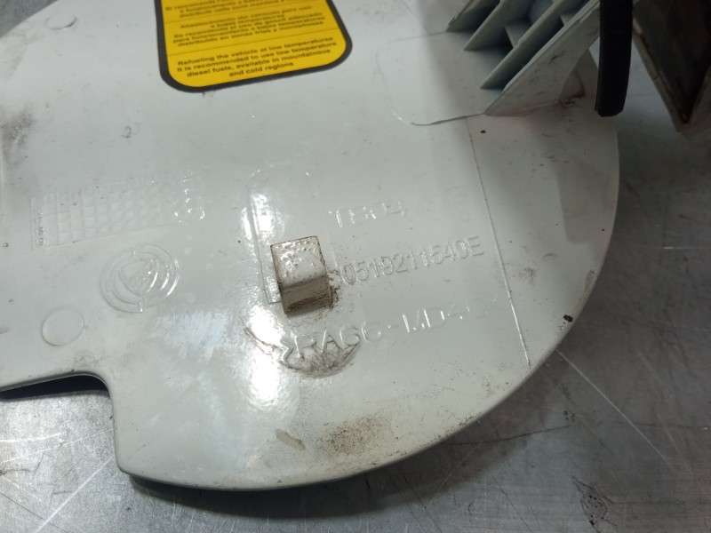 Recambio de tapa exterior combustible para fiat doblo furgoneta/monovolumen (223_) 1.3 jtd 16v multijet referencia OEM IAM    Recambio de tapa exterior combustible para fiat doblo furgoneta/monovolumen (223_) 1.3 jtd 16v multijet referencia OEM IAM