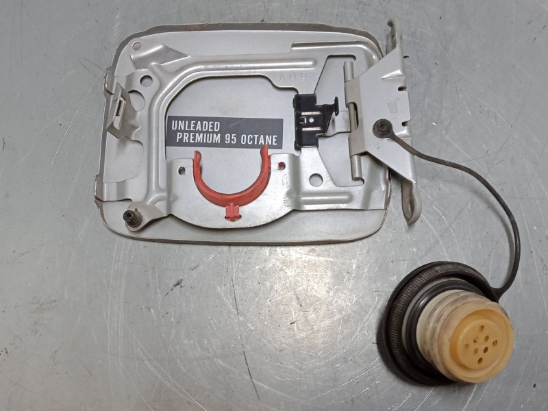 Recambio de tapa exterior combustible para nissan primera hatchback (p12) 2.0 referencia OEM IAM    Recambio de tapa exterior combustible para nissan primera hatchback (p12) 2.0 referencia OEM IAM