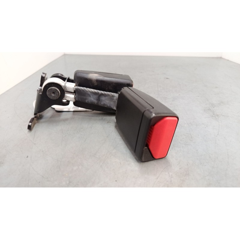 Recambio de anclaje cinturon trasero derecho para peugeot 2008 i (cu_) 1.2 thp 110 / puretech 110 referencia OEM IAM    Recambio de anclaje cinturon trasero derecho para peugeot 2008 i (cu_) 1.2 thp 110 / puretech 110 referencia OEM IAM