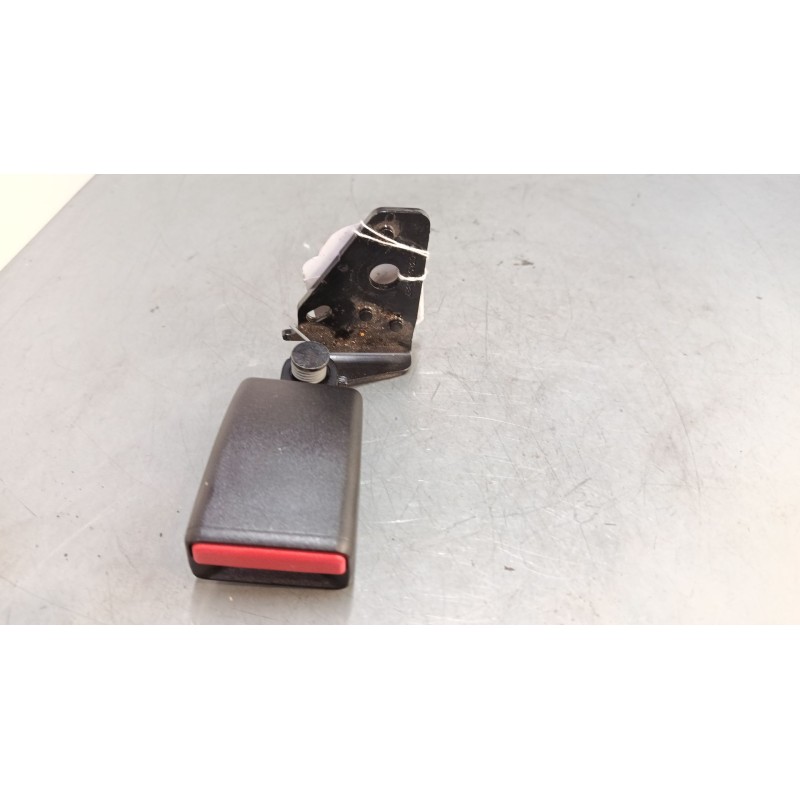 Recambio de anclaje cinturon trasero izquierdo para peugeot 2008 i (cu_) 1.2 thp 110 / puretech 110 referencia OEM IAM    Recambio de anclaje cinturon trasero izquierdo para peugeot 2008 i (cu_) 1.2 thp 110 / puretech 110 referencia OEM IAM