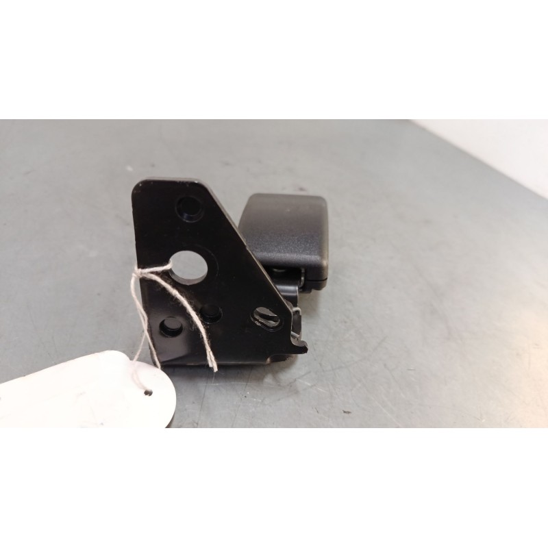 Recambio de anclaje cinturon trasero izquierdo para peugeot 2008 i (cu_) 1.2 thp 110 / puretech 110 referencia OEM IAM    Recambio de anclaje cinturon trasero izquierdo para peugeot 2008 i (cu_) 1.2 thp 110 / puretech 110 referencia OEM IAM