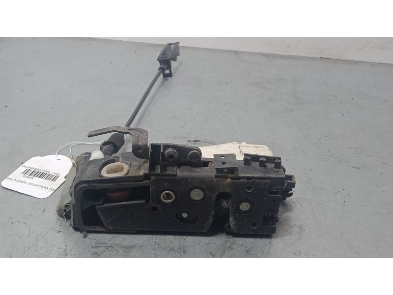 Recambio de cerradura puerta delantera derecha para seat alhambra (7v8, 7v9) 2.0 i referencia OEM IAM    Recambio de cerradura puerta delantera derecha para seat alhambra (7v8, 7v9) 2.0 i referencia OEM IAM