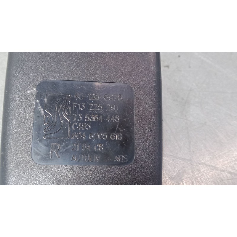 Recambio de anclaje cinturon trasero derecho para opel corsa d (s07) 1.3 cdti (l08, l68) referencia OEM IAM   