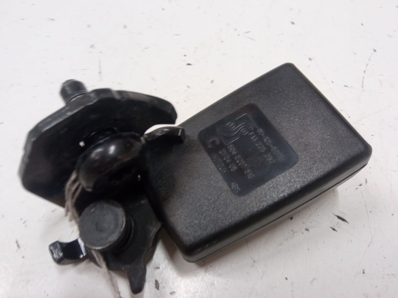 Recambio de anclaje cinturon trasero central para opel corsa d (s07) 1.3 cdti (l08, l68) referencia OEM IAM 401266978  