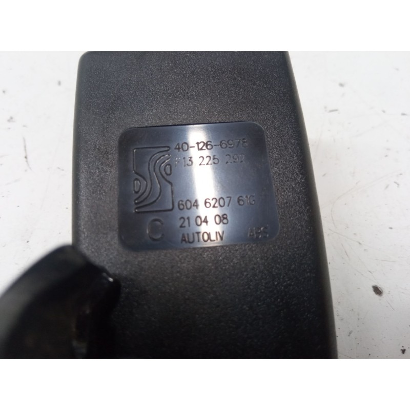 Recambio de anclaje cinturon trasero central para opel corsa d (s07) 1.3 cdti (l08, l68) referencia OEM IAM 401266978  