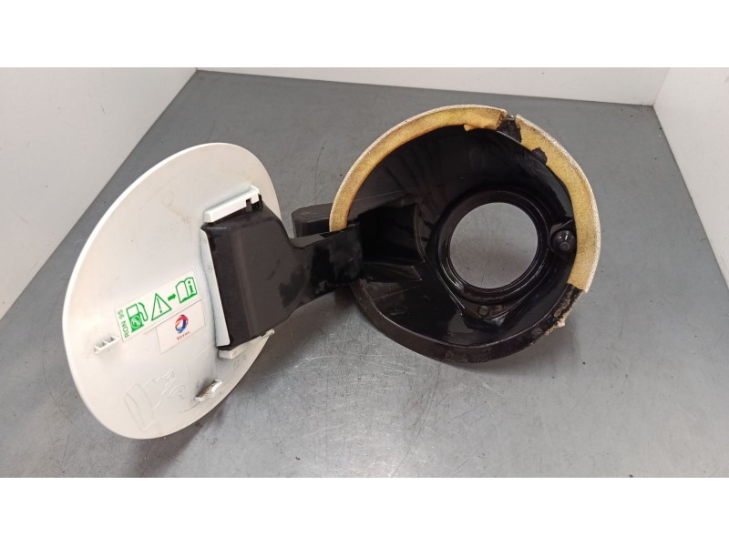 Recambio de tapa exterior combustible para peugeot 2008 i (cu_) 1.2 thp 110 / puretech 110 referencia OEM IAM    Recambio de tapa exterior combustible para peugeot 2008 i (cu_) 1.2 thp 110 / puretech 110 referencia OEM IAM