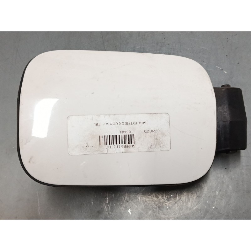 Recambio de tapa exterior combustible para skoda superb ii (3t4) 2.0 tdi 16v referencia OEM IAM    Recambio de tapa exterior combustible para skoda superb ii (3t4) 2.0 tdi 16v referencia OEM IAM