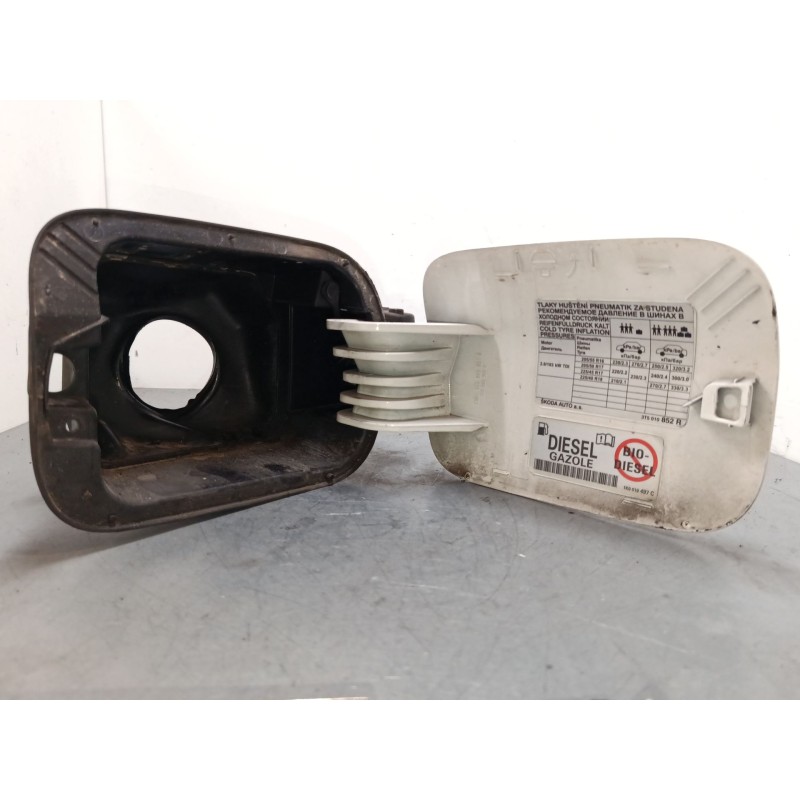 Recambio de tapa exterior combustible para skoda superb ii (3t4) 2.0 tdi 16v referencia OEM IAM    Recambio de tapa exterior combustible para skoda superb ii (3t4) 2.0 tdi 16v referencia OEM IAM