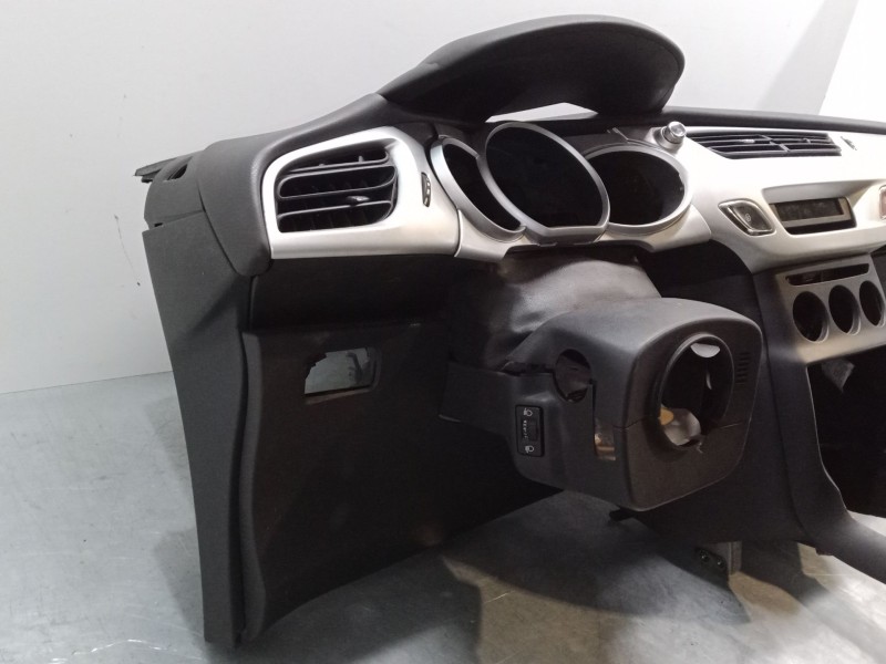 Recambio de salpicadero para citroën c3 ii (sc_) 1.4 referencia OEM IAM    Recambio de salpicadero para citroën c3 ii (sc_) 1.4 referencia OEM IAM