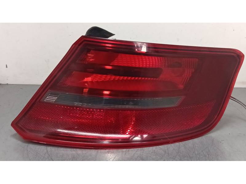PILOTO TRASERO DERECHO 8V4945096 