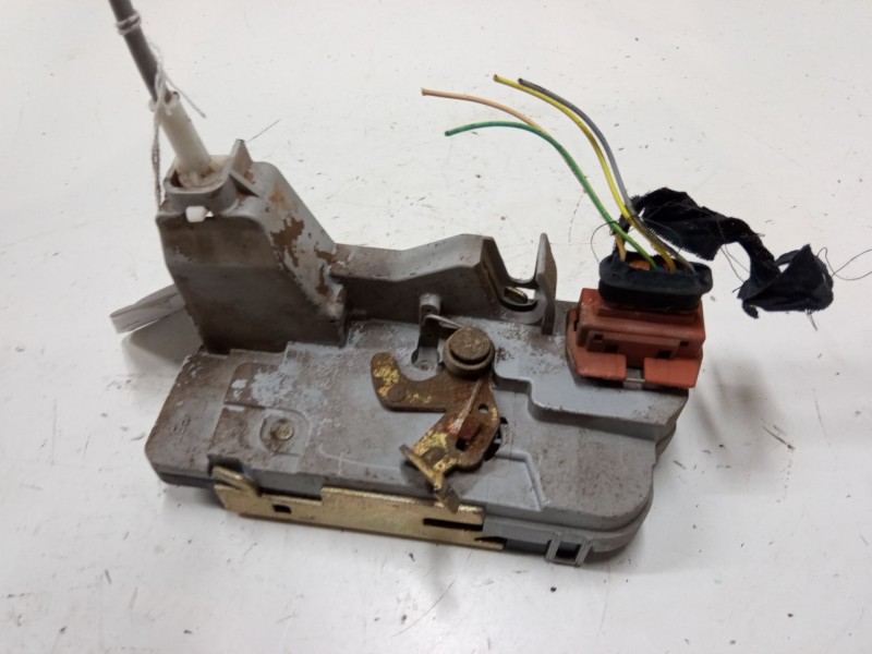 Recambio de cerradura puerta trasera izquierda para peugeot 307 (3a/c) 1.4 16v referencia OEM IAM    Recambio de cerradura puerta trasera izquierda para peugeot 307 (3a/c) 1.4 16v referencia OEM IAM