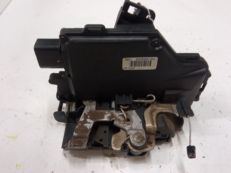 Recambio de cerradura puerta trasera izquierda para audi a2 (8z0) 1.4 tdi referencia OEM IAM    Recambio de cerradura puerta trasera izquierda para audi a2 (8z0) 1.4 tdi referencia OEM IAM