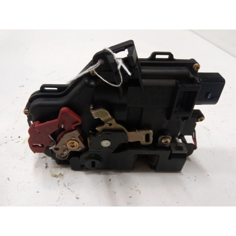 Recambio de cerradura puerta trasera izquierda para audi a2 (8z0) 1.4 tdi referencia OEM IAM    Recambio de cerradura puerta trasera izquierda para audi a2 (8z0) 1.4 tdi referencia OEM IAM