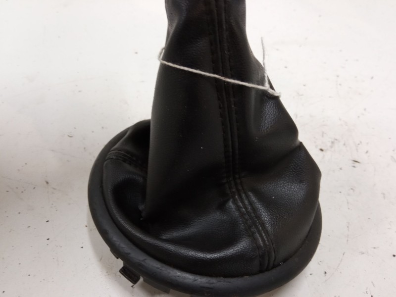 Recambio de pomo palanca cambio para audi a2 (8z0) 1.4 tdi referencia OEM IAM    Recambio de pomo palanca cambio para audi a2 (8z0) 1.4 tdi referencia OEM IAM