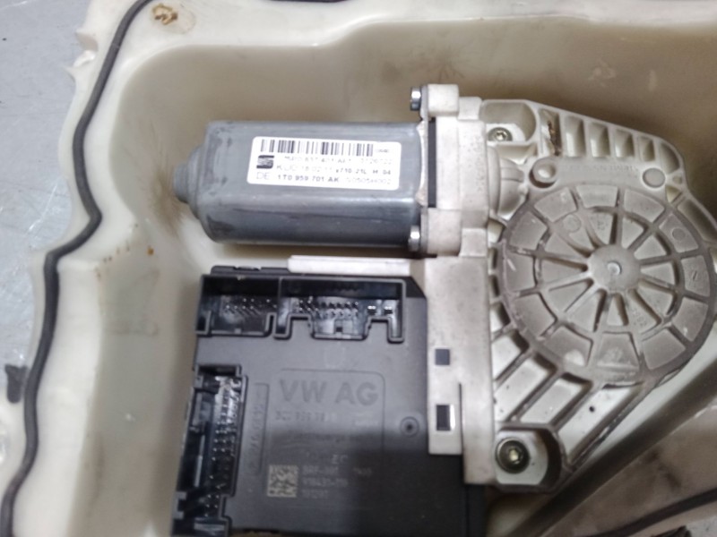 Recambio de elevalunas electrico delantero izquierdo para seat altea xl (5p5, 5p8) 2.0 tdi 16v 4x4 referencia OEM IAM 5P0837401A
