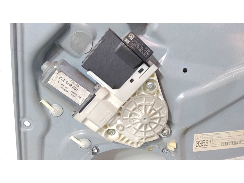 Recambio de elevalunas electrico derecho 3p para seat ibiza iii (6l1) 1.9 tdi referencia OEM IAM 6L3837752 CQ   Recambio de elevalunas electrico derecho 3p para seat ibiza iii (6l1) 1.9 tdi referencia OEM IAM 6L3837752 CQ