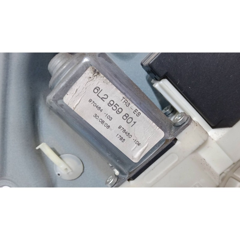 Recambio de elevalunas electrico derecho 3p para seat ibiza iii (6l1) 1.9 tdi referencia OEM IAM 6L3837752 CQ   Recambio de elevalunas electrico derecho 3p para seat ibiza iii (6l1) 1.9 tdi referencia OEM IAM 6L3837752 CQ