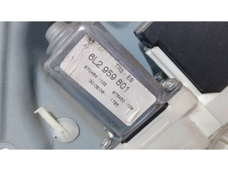 Recambio de elevalunas electrico derecho 3p para seat ibiza iii (6l1) 1.9 tdi referencia OEM IAM 6L3837752 CQ   Recambio de elevalunas electrico derecho 3p para seat ibiza iii (6l1) 1.9 tdi referencia OEM IAM 6L3837752 CQ