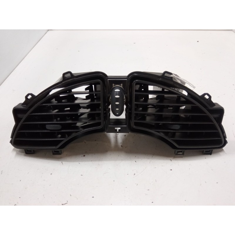 Recambio de aireador central para renault twingo ii (cn0_) 1.2 16v (cn0k, cn0v) referencia OEM IAM    Recambio de aireador central para renault twingo ii (cn0_) 1.2 16v (cn0k, cn0v) referencia OEM IAM