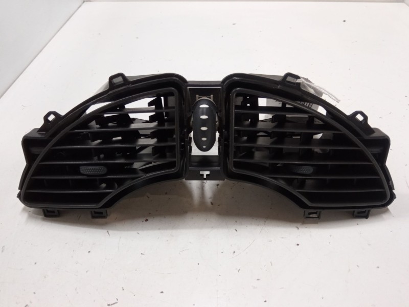 Recambio de aireador central para renault twingo ii (cn0_) 1.2 16v (cn0k, cn0v) referencia OEM IAM    Recambio de aireador central para renault twingo ii (cn0_) 1.2 16v (cn0k, cn0v) referencia OEM IAM