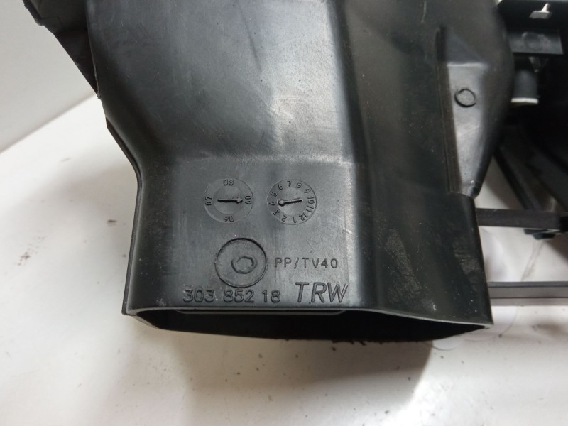 Recambio de aireador central para renault twingo ii (cn0_) 1.2 16v (cn0k, cn0v) referencia OEM IAM    Recambio de aireador central para renault twingo ii (cn0_) 1.2 16v (cn0k, cn0v) referencia OEM IAM