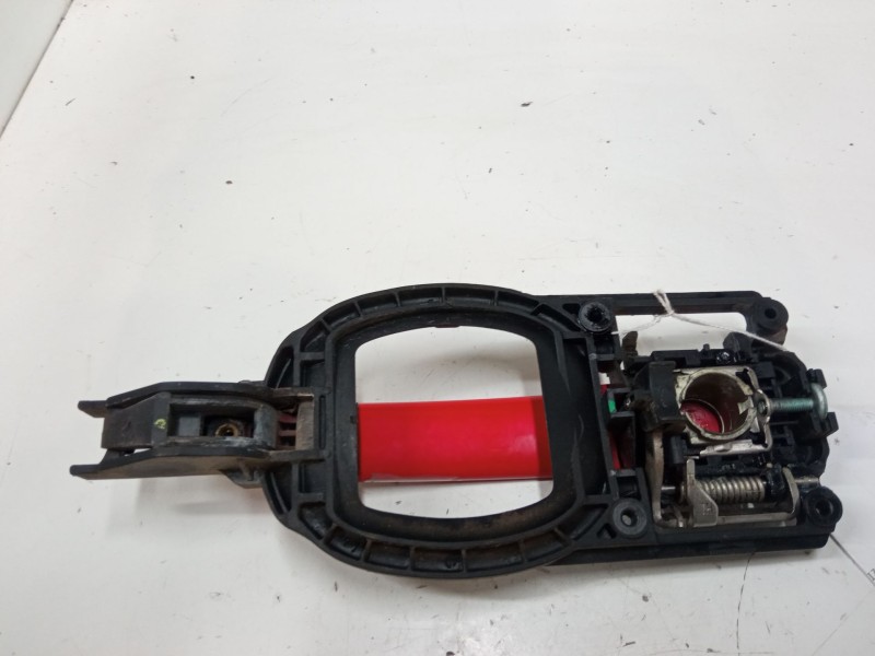Recambio de maneta exterior puerta trasera izquierda para audi a2 (8z0) 1.4 tdi referencia OEM IAM    Recambio de maneta exterior puerta trasera izquierda para audi a2 (8z0) 1.4 tdi referencia OEM IAM