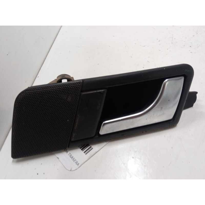Recambio de maneta interior puerta trasera derecha para audi a2 (8z0) 1.4 tdi referencia OEM IAM    Recambio de maneta interior puerta trasera derecha para audi a2 (8z0) 1.4 tdi referencia OEM IAM