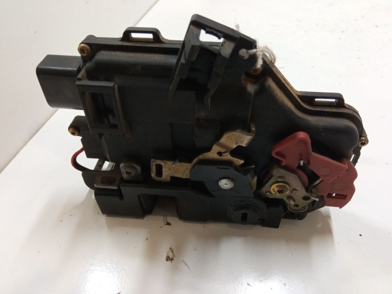 Recambio de cerradura puerta trasera derecha para audi a2 (8z0) 1.4 tdi referencia OEM IAM   