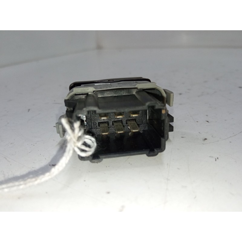 Recambio de mando elevalunas delantero derecho para renault twingo ii (cn0_) 1.2 16v (cn0k, cn0v) referencia OEM IAM    Recambio de mando elevalunas delantero derecho para renault twingo ii (cn0_) 1.2 16v (cn0k, cn0v) referencia OEM IAM