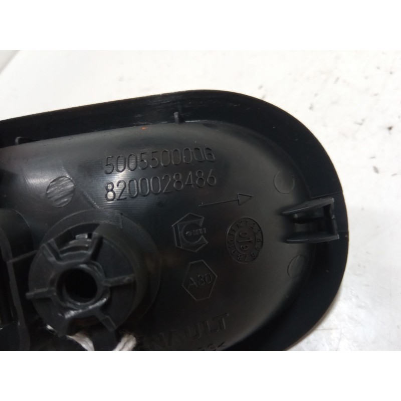 Recambio de maneta interior puerta delantera derecha para renault twingo ii (cn0_) 1.2 16v (cn0k, cn0v) referencia OEM IAM 82000 Recambio de maneta interior puerta delantera derecha para renault twingo ii (cn0_) 1.2 16v (cn0k, cn0v) referencia OEM IAM 82000