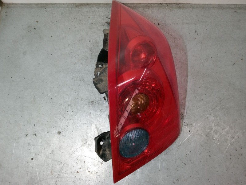 Recambio de piloto trasero derecho para nissan primera hatchback (p12) 1.6 referencia OEM IAM   