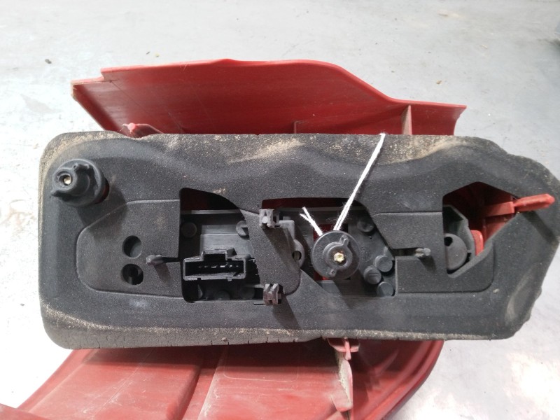 Recambio de piloto trasero derecho para peugeot 1007 (km_) 1.4 hdi referencia OEM IAM   