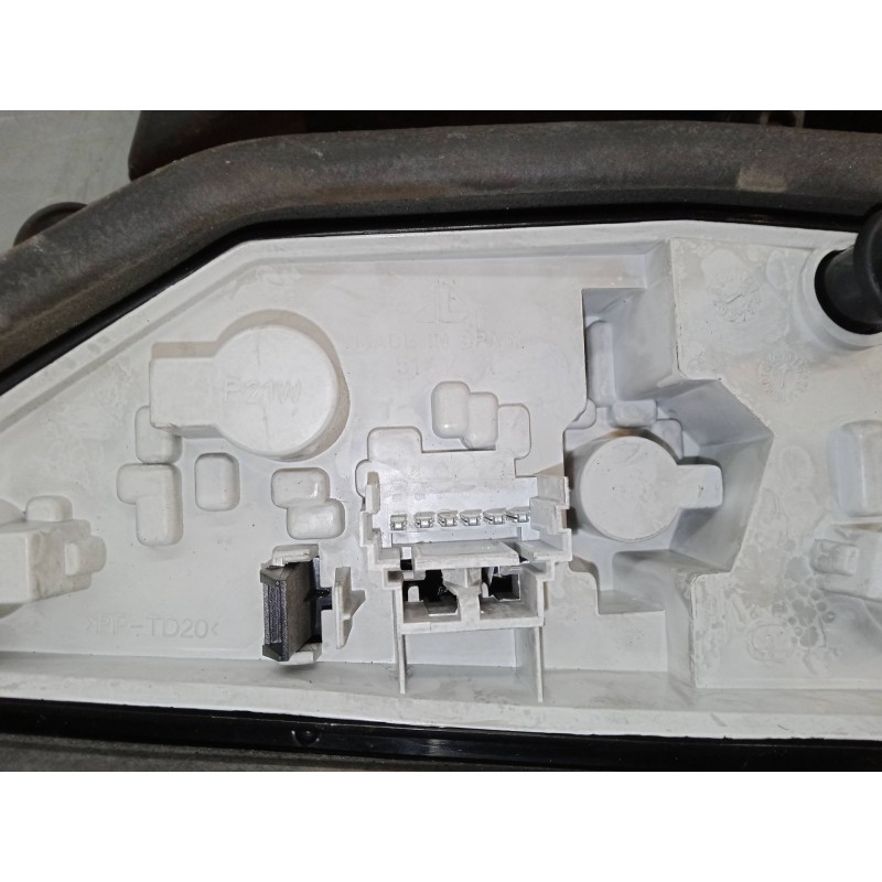 Recambio de piloto trasero izquierdo para renault modus / grand modus (f/jp0_) 1.5 dci (fp0f, jp0f) referencia OEM IAM   