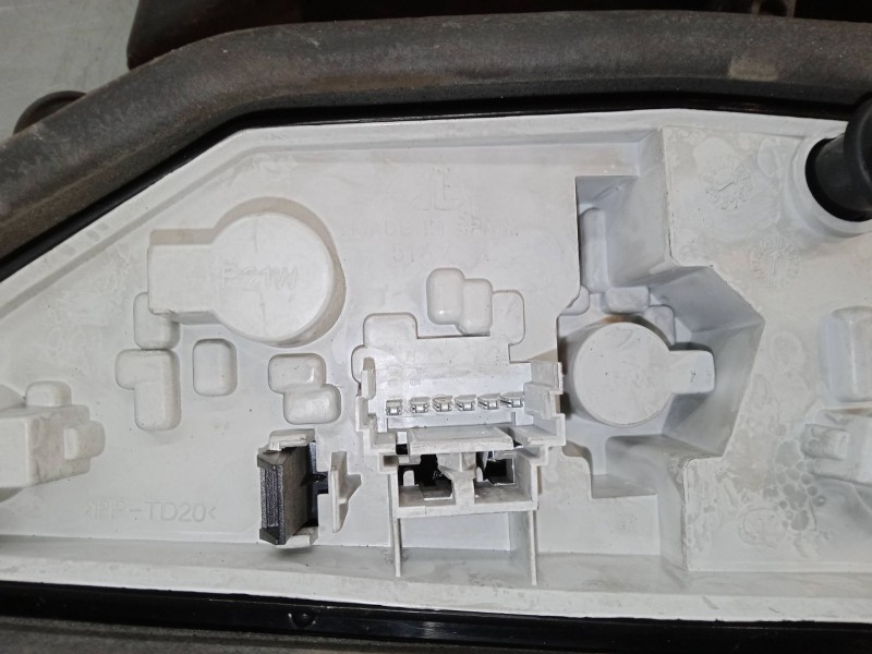 Recambio de piloto trasero izquierdo para renault modus / grand modus (f/jp0_) 1.5 dci (fp0f, jp0f) referencia OEM IAM   