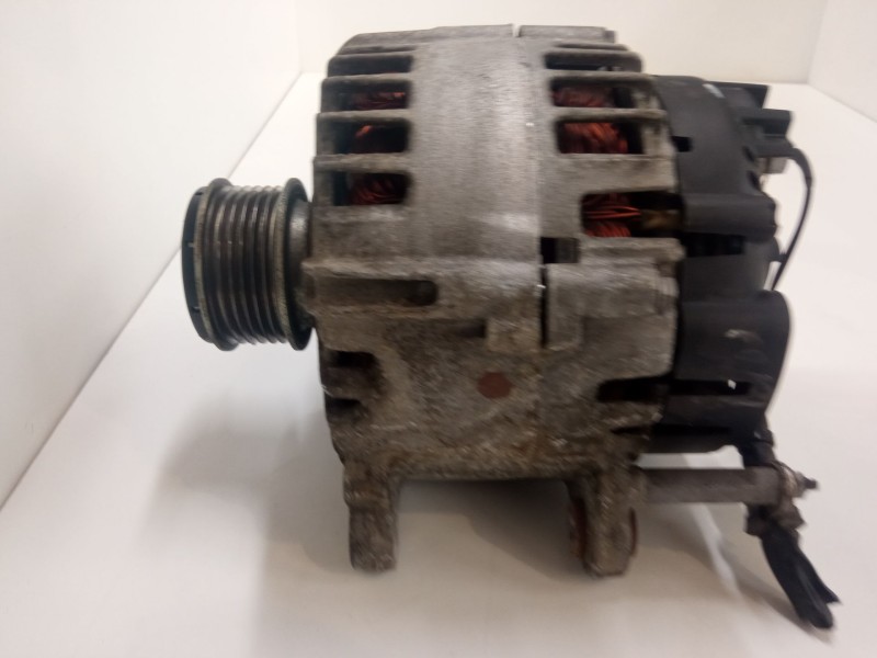 Recambio de alternador para seat leon (1p1) 1.6 tdi referencia OEM IAM 03L903023F  