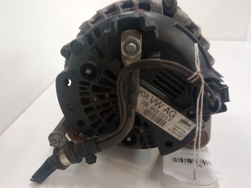 Recambio de alternador para seat leon (1p1) 1.6 tdi referencia OEM IAM 03L903023F  