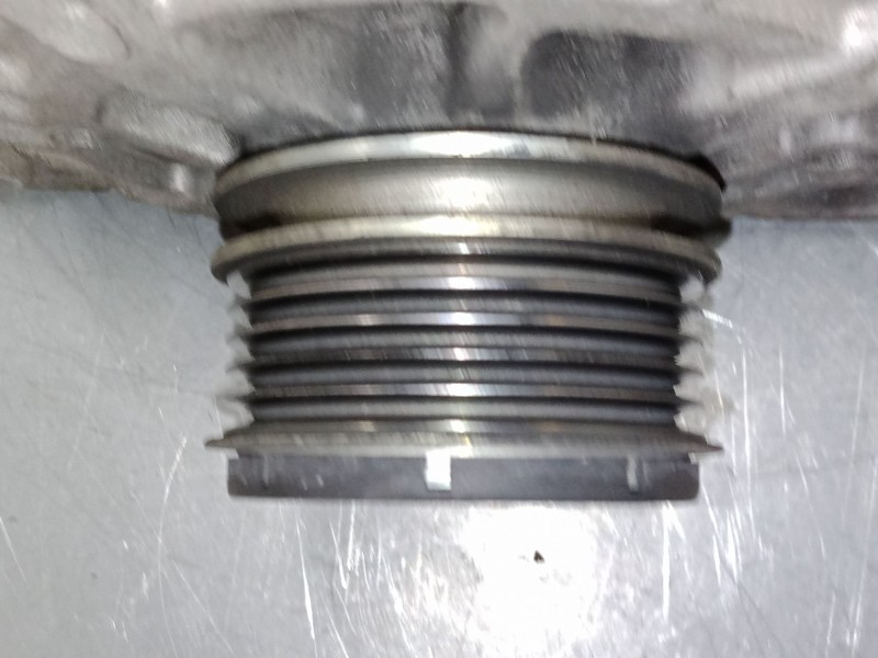 Recambio de alternador para kia cee´d hatchback (ed) 1.6 crdi 90 referencia OEM IAM 373002A600  