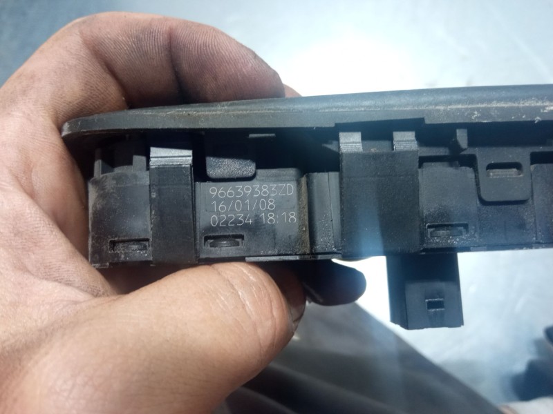 Recambio de mando elevalunas delantero izquierdo para citroën c4 picasso i monospace (ud_) 1.6 hdi referencia OEM IAM 96639383zd