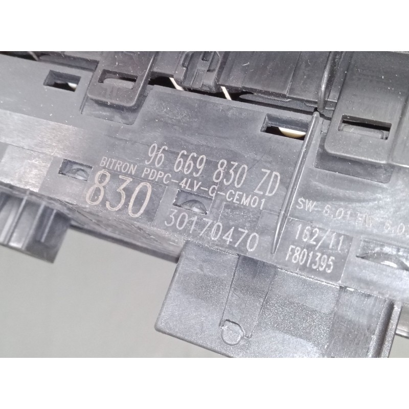 Recambio de mando elevalunas delantero izquierdo para citroën c4 ii (nc_) 1.6 hdi 110 referencia OEM IAM   